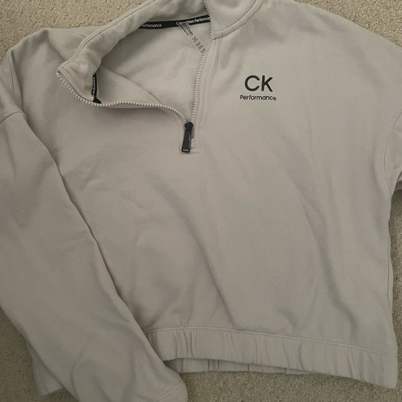 Calvin Klein Cropped Sweatshirt - Picture 2 of 3